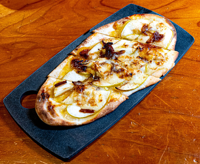 vinocruz apple brie pizza